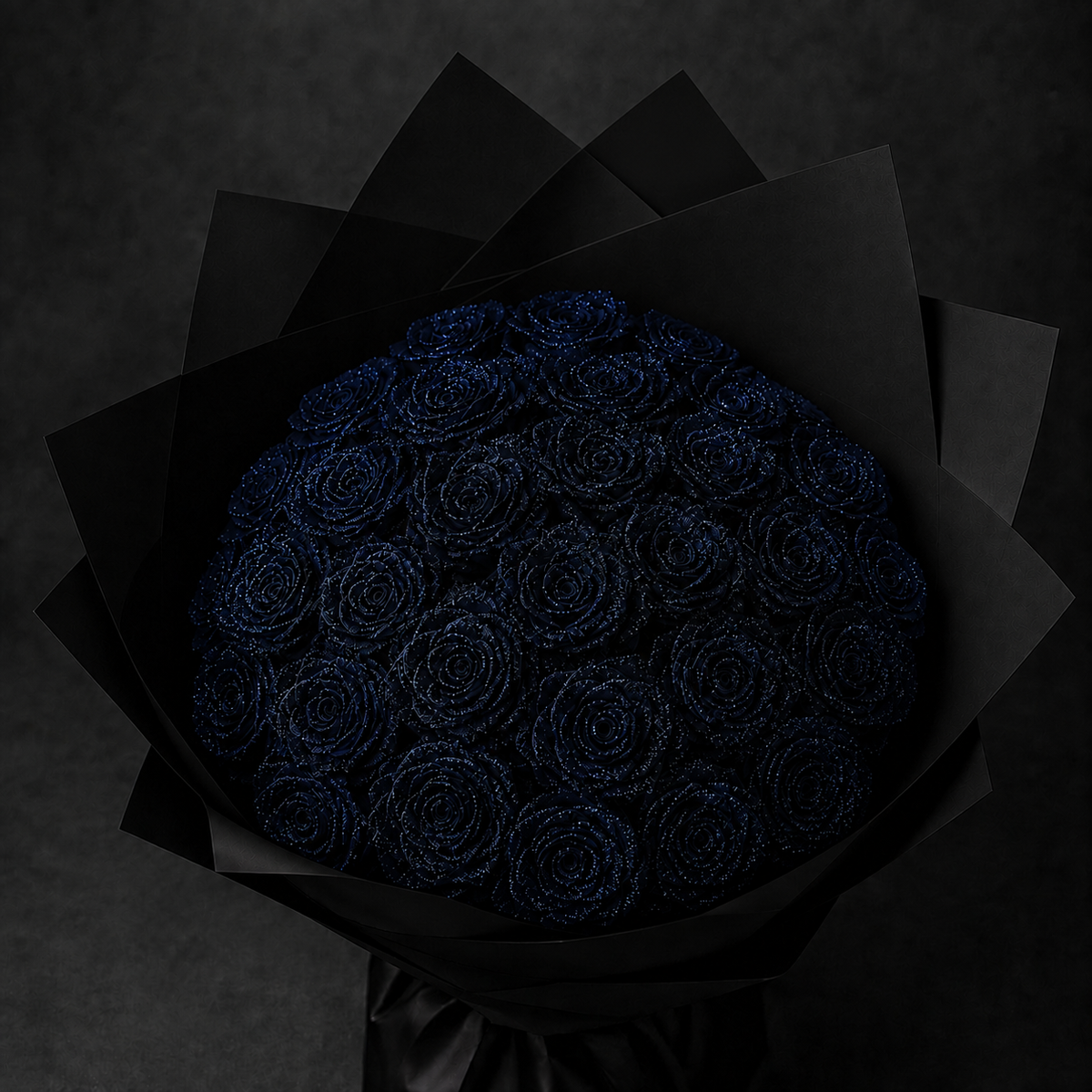 Éternelle midnight blue rose bouquet front view