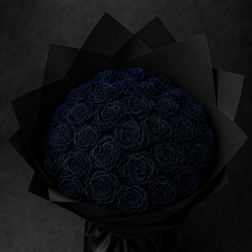 Éternelle midnight blue rose bouquet front view